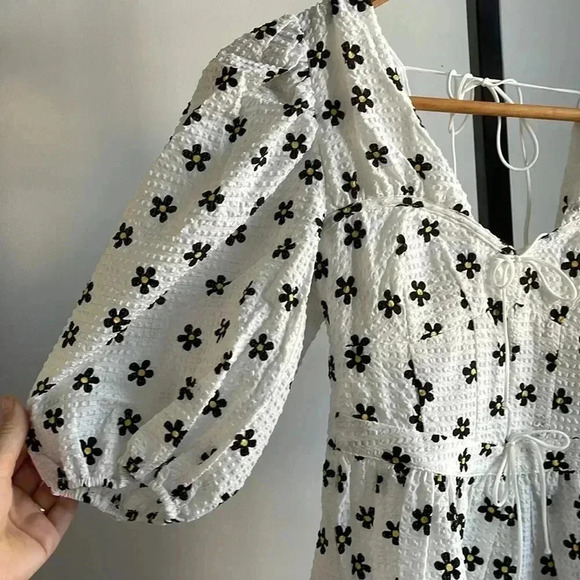 NWT For Love And Lemons puff sleeve dress flower detail - Picture 4 of 10